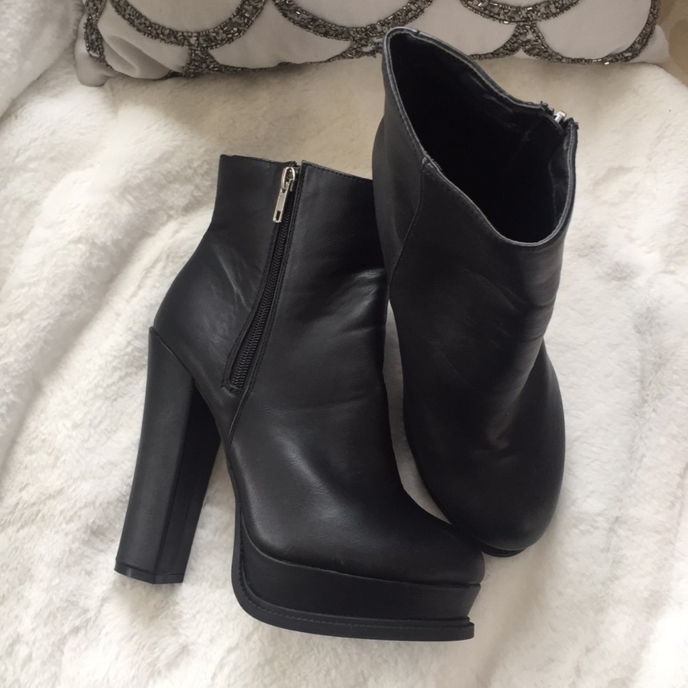 Black forever 21 booties